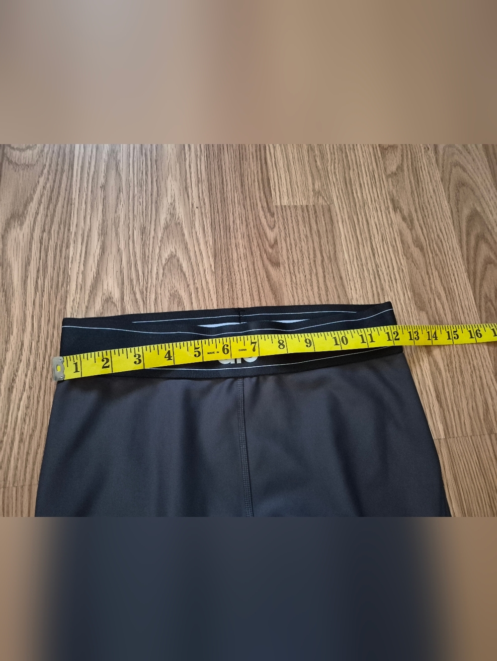 Alo Women's Grey Athletic Leggings - Picture 6 of 6